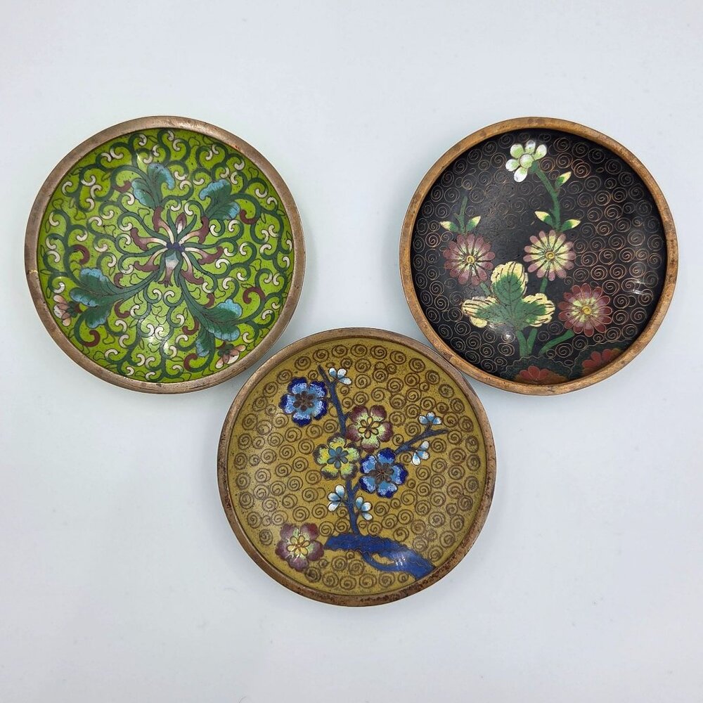 Cloisonné Prunus Brass Trinket Dish Set 3 Plum Blossom Enamel Plates 4″ - Picture 1 of 7